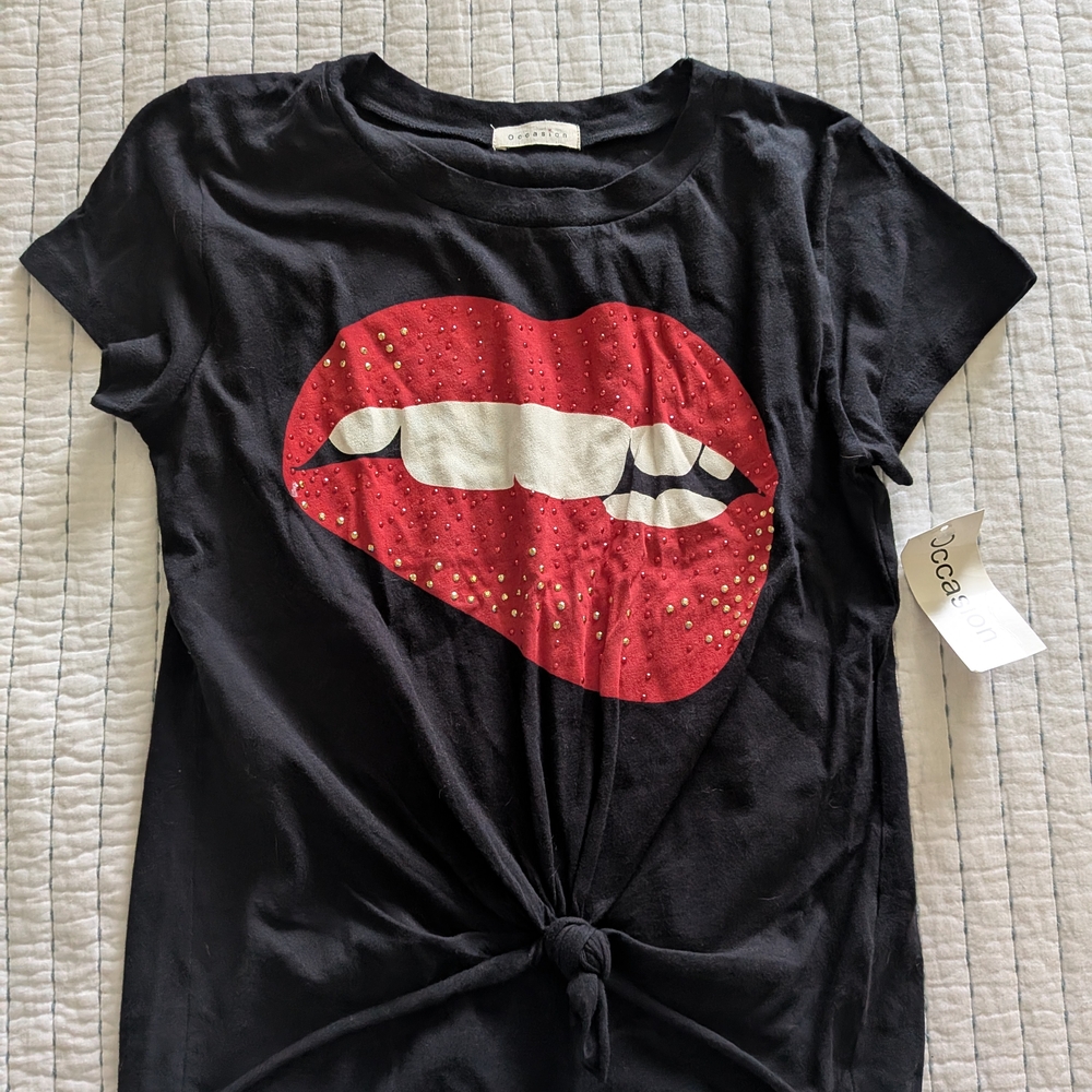 Occasion Black Tee with Red Lips Design